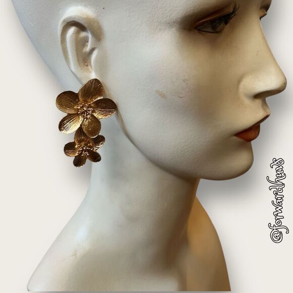 Bundle Sale 3 for $15 | Tiered Gold Tone Flower Earrings - Picture 4 of 9